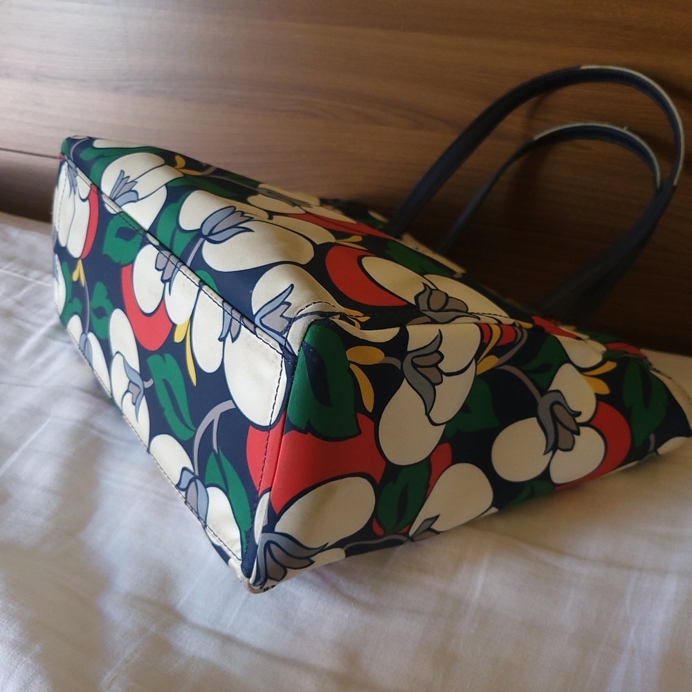 Kate Spade Red and Green Tote Bag with Floral Design - Picture 6 of 10